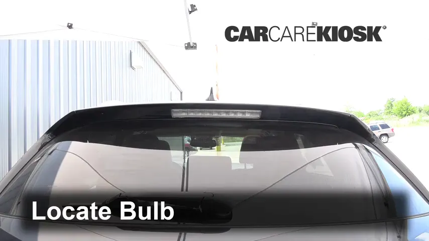 2019 Lexus NX300h 2.5L 4 Cyl. Éclairage Feu de freinage central (remplacer l'ampoule)